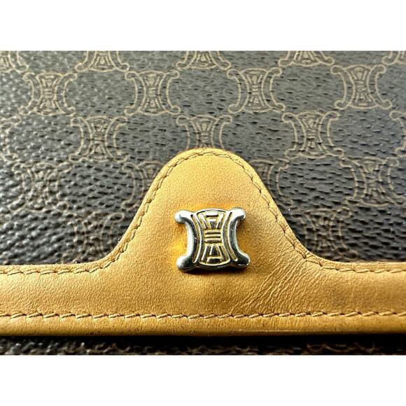 Authentic Celine Long Wallet Purse in Macadamia Beige $1200.00 retail - Picture 6 of 16